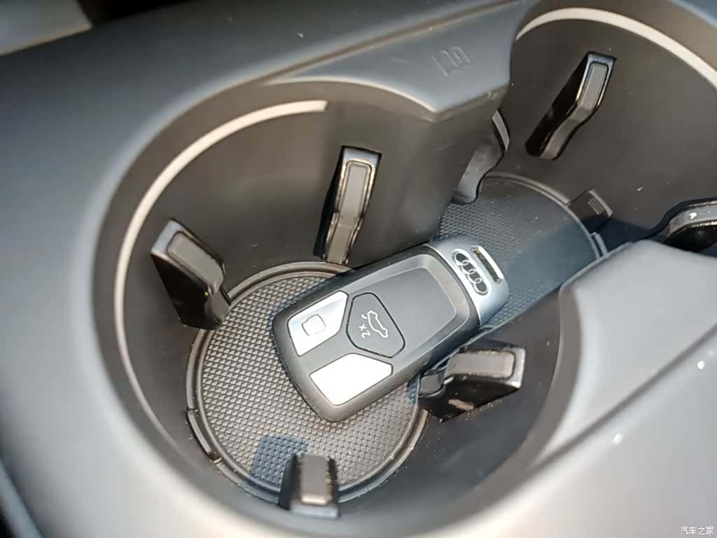 Audi A4L, 2021 9