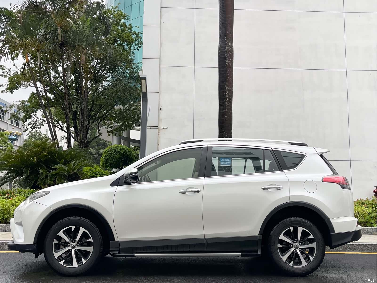 Toyota RAV4, 2016 3