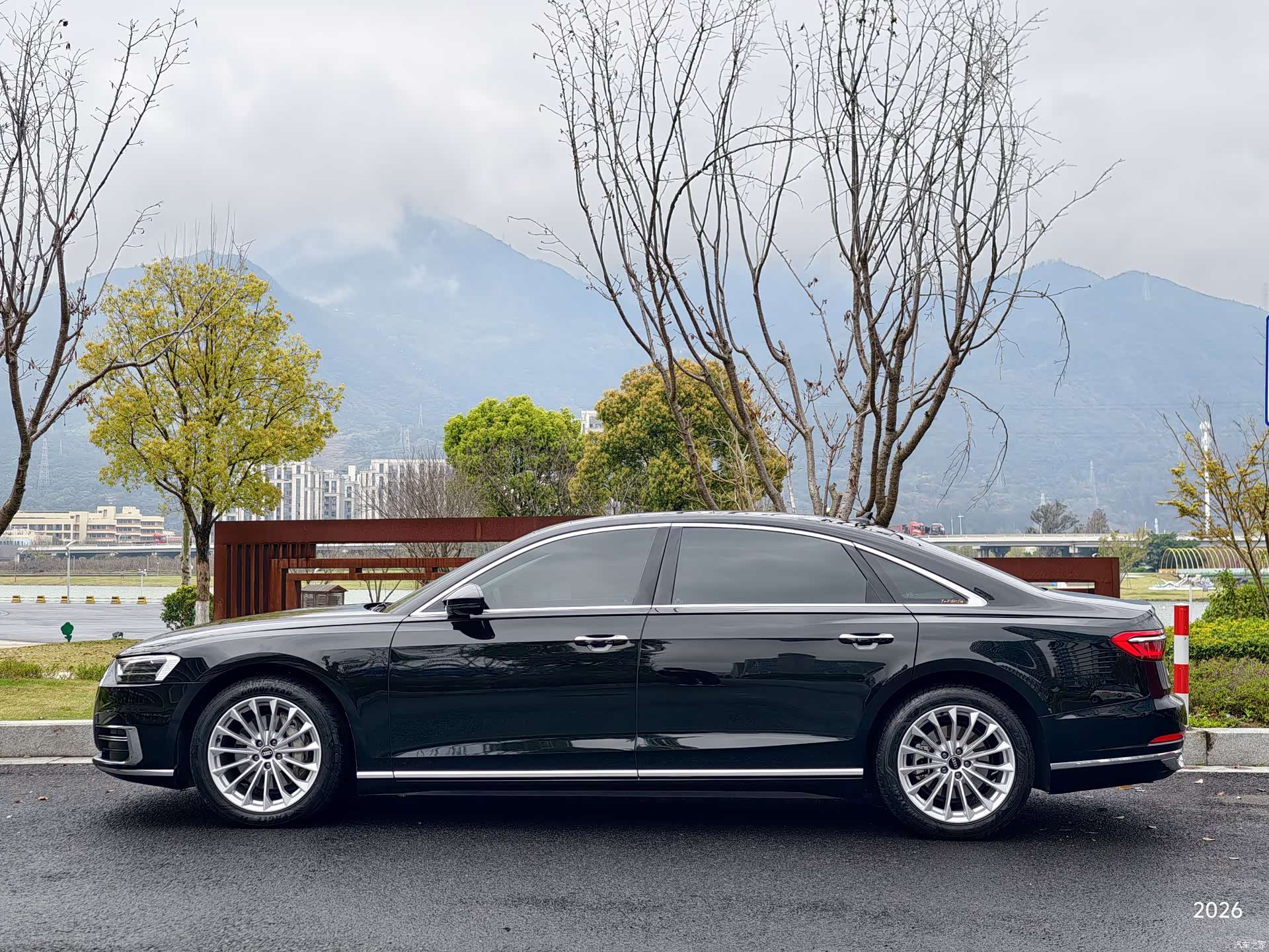 Audi A8L, 2021 3