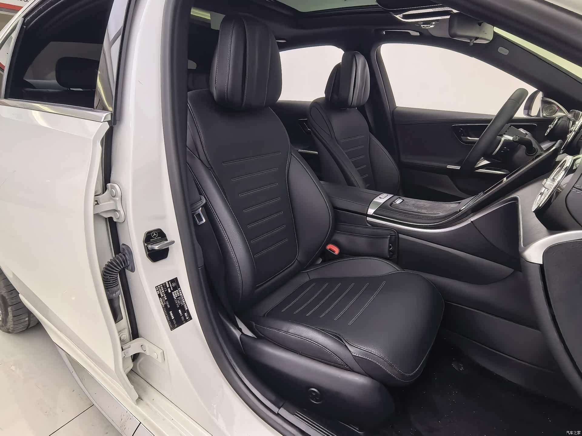 Mercedes-Benz C-Class, 2024 14