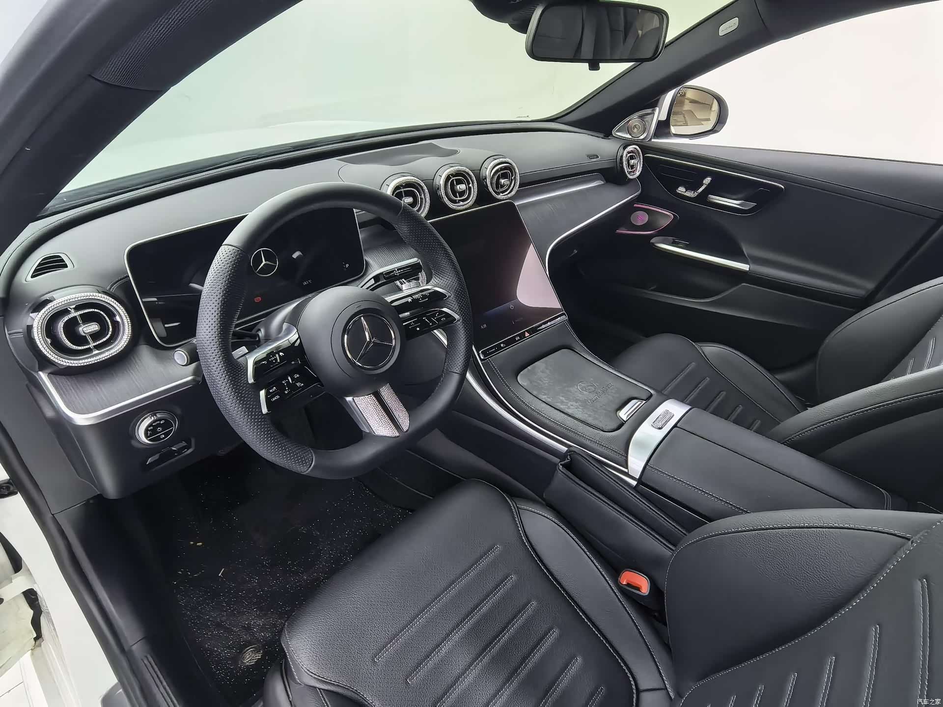 Mercedes-Benz C-Class, 2024 23