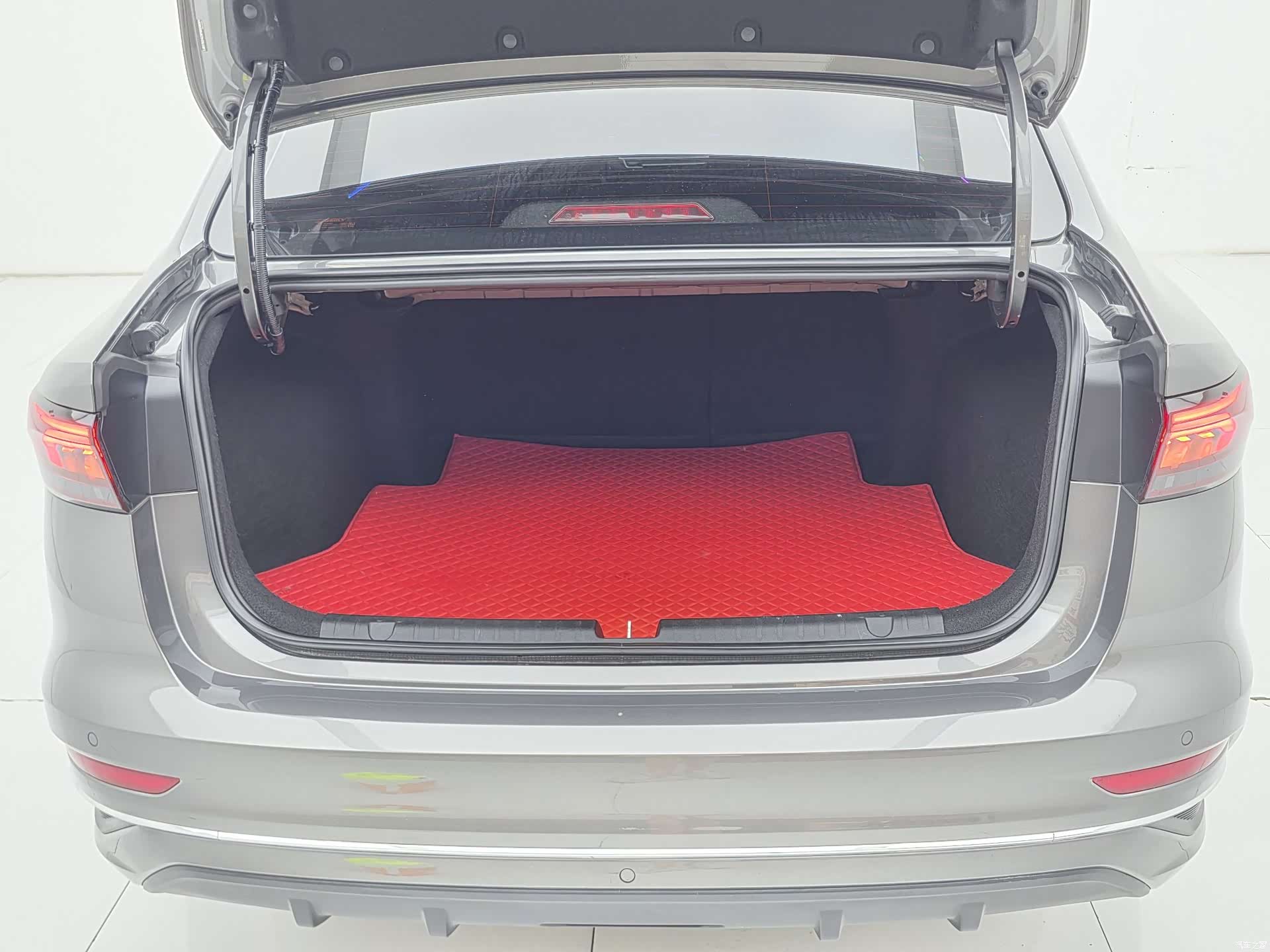 Geely Emgrand, 2023 19