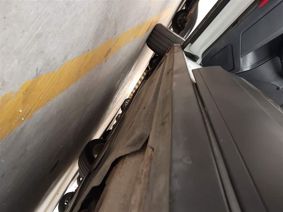 Volkswagen T-ROC exploring Songs