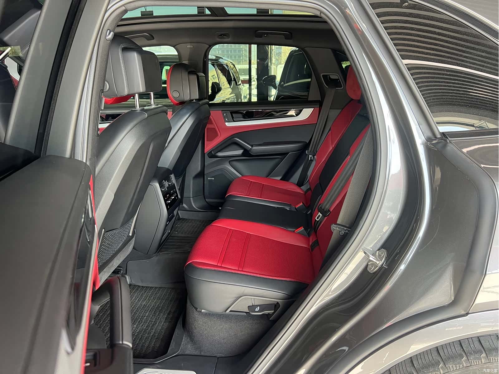 Porsche Cayenne, 2024 12