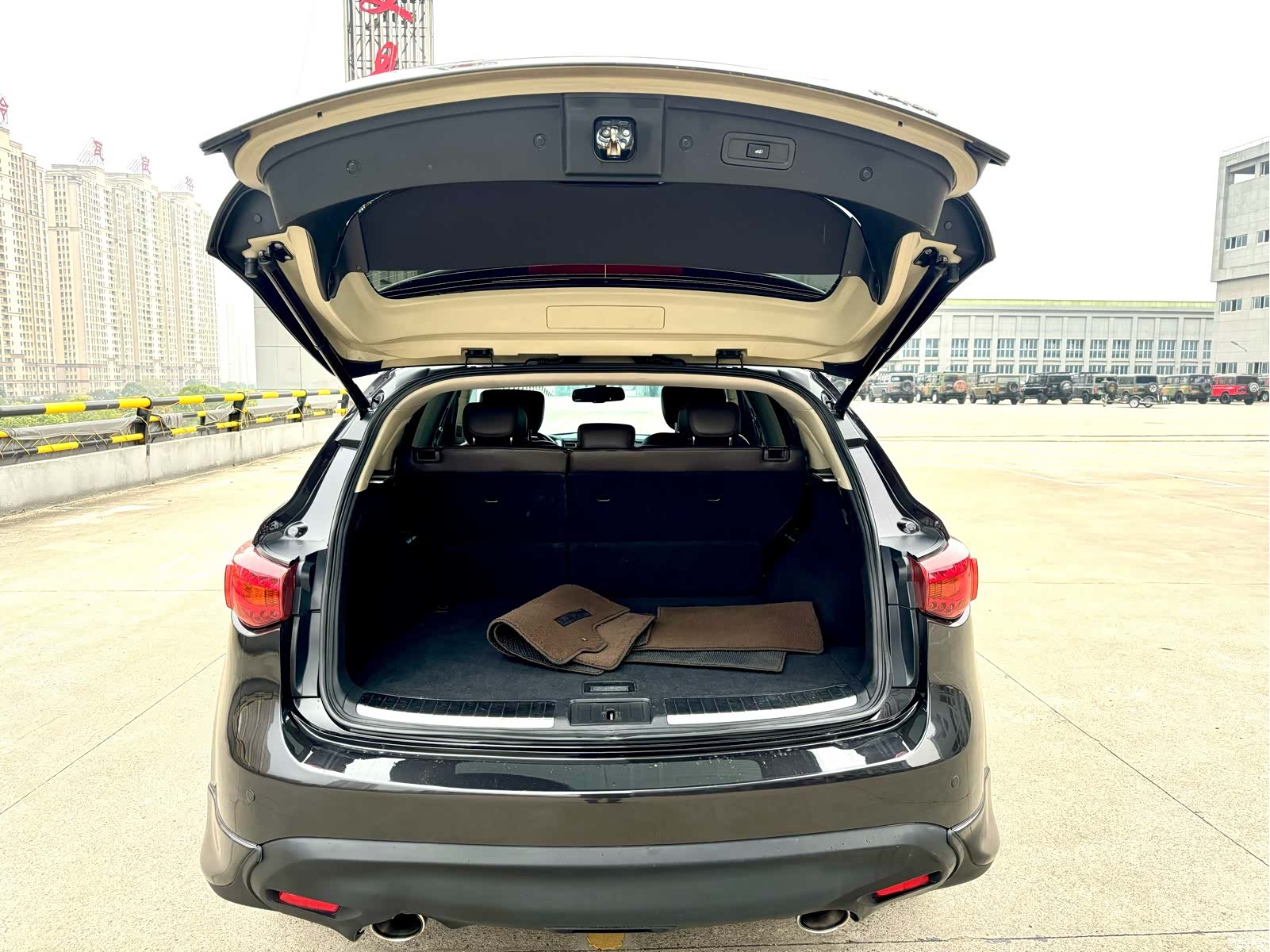 Infiniti FX35, 2011 18