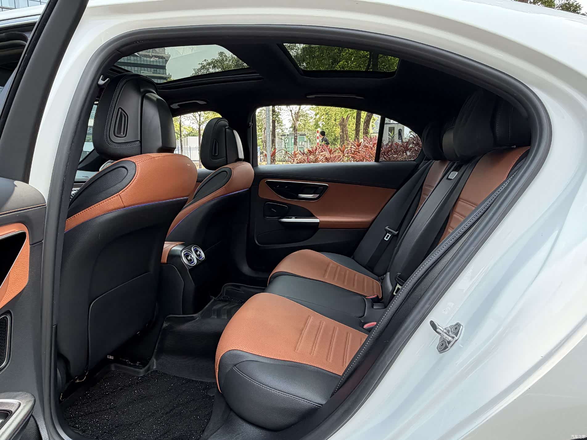 Mercedes-Benz C-Class, 2023 16