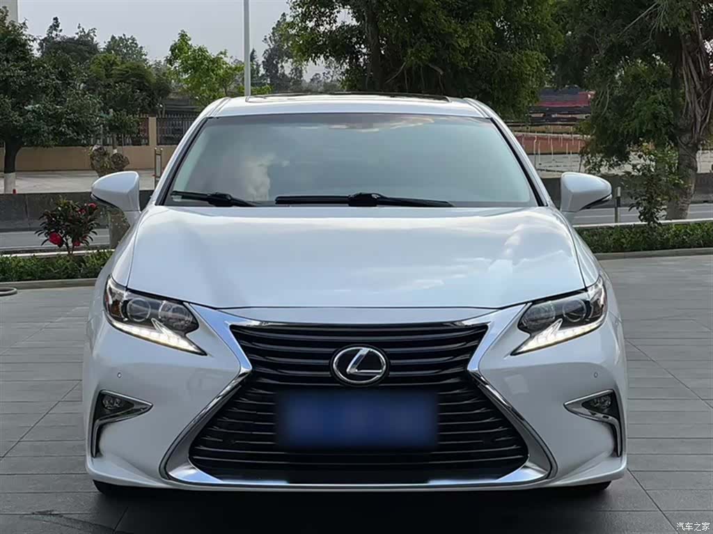 Lexus ES, 2016 8