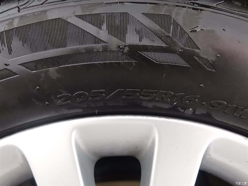 Volkswagen Sagitar, 2011 24