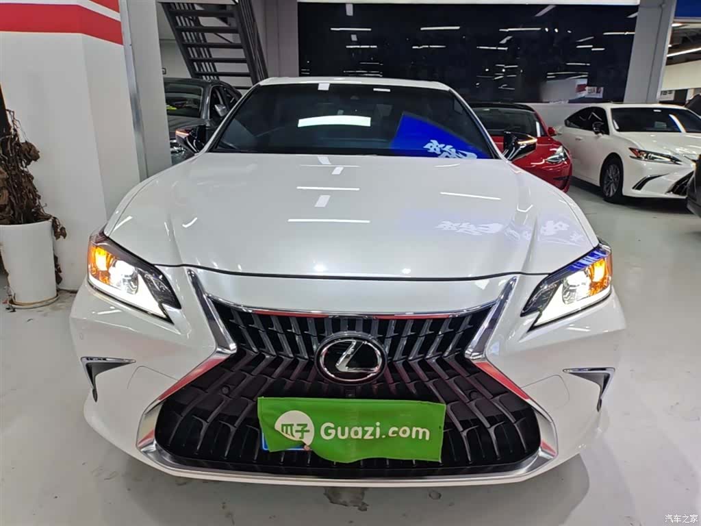 Lexus ES, 2024 3