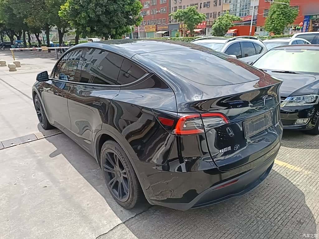 Tesla Model Y, 2021 все фото
