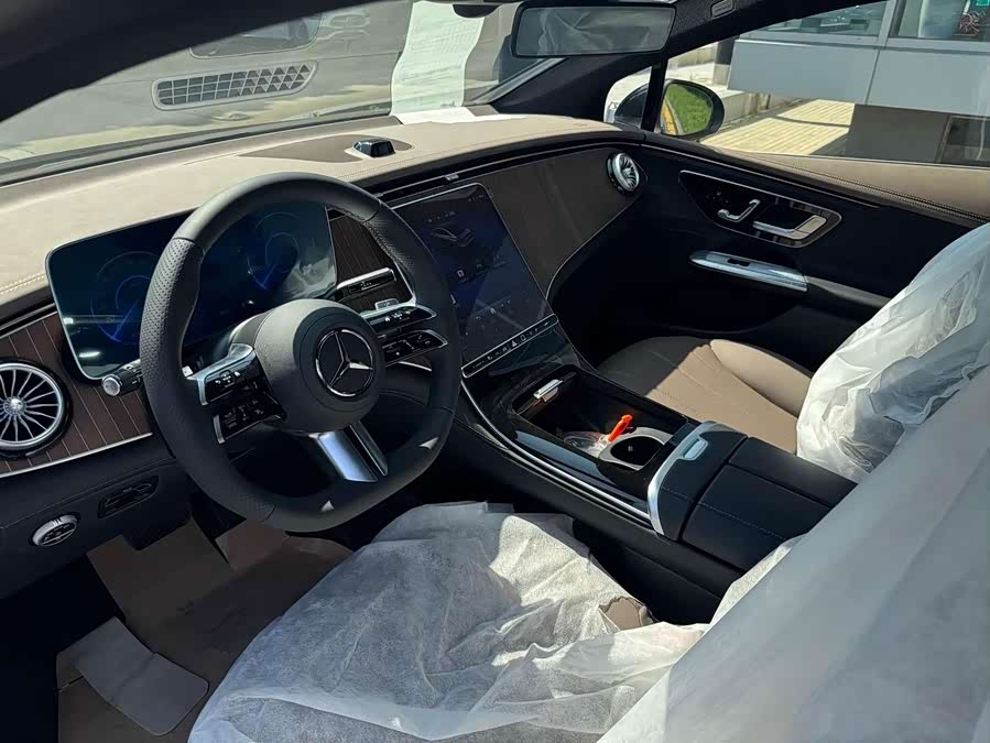 Mercedes-Benz EQE 2026, фото 5