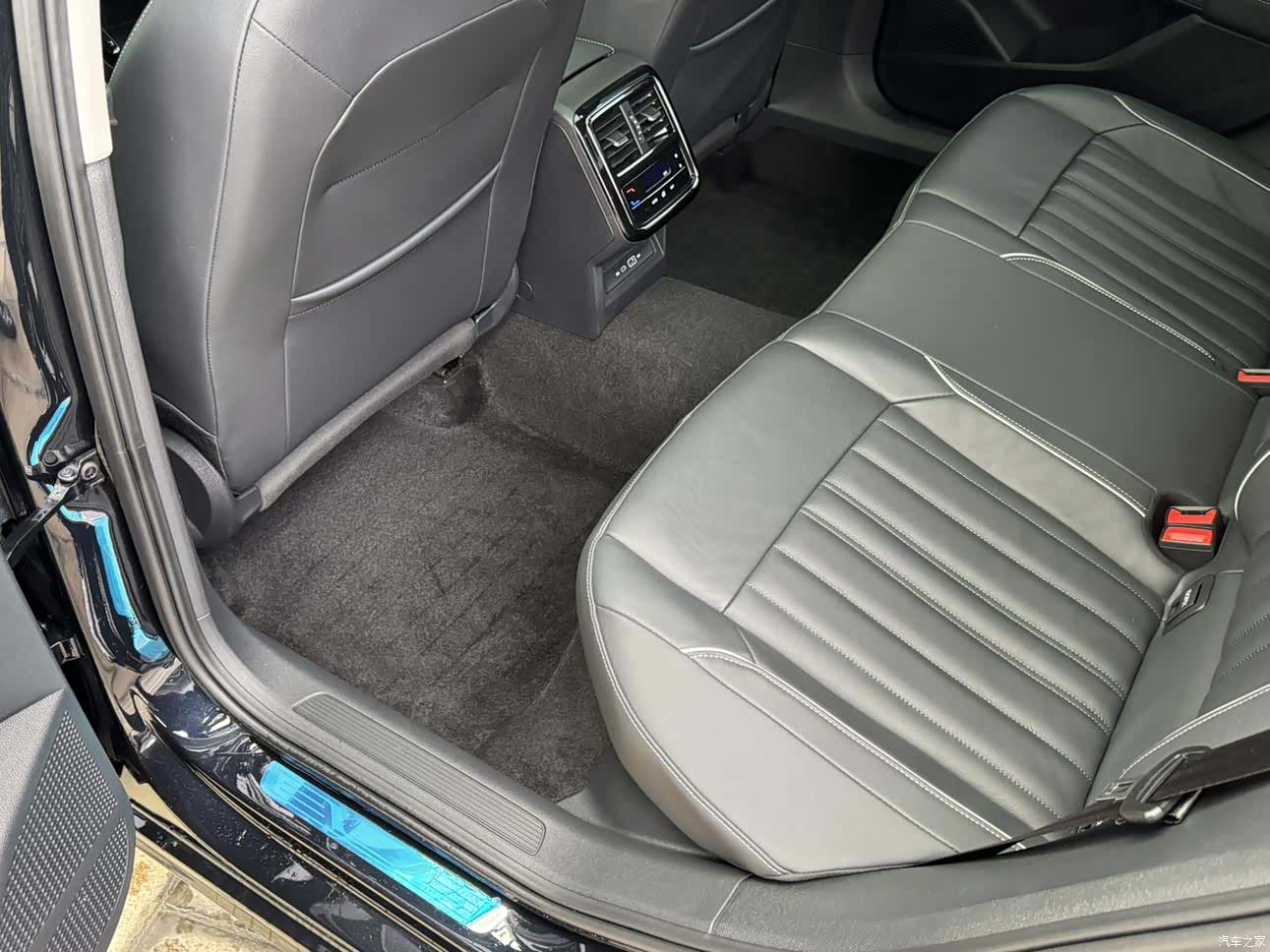 Volkswagen Passat, 2023 30
