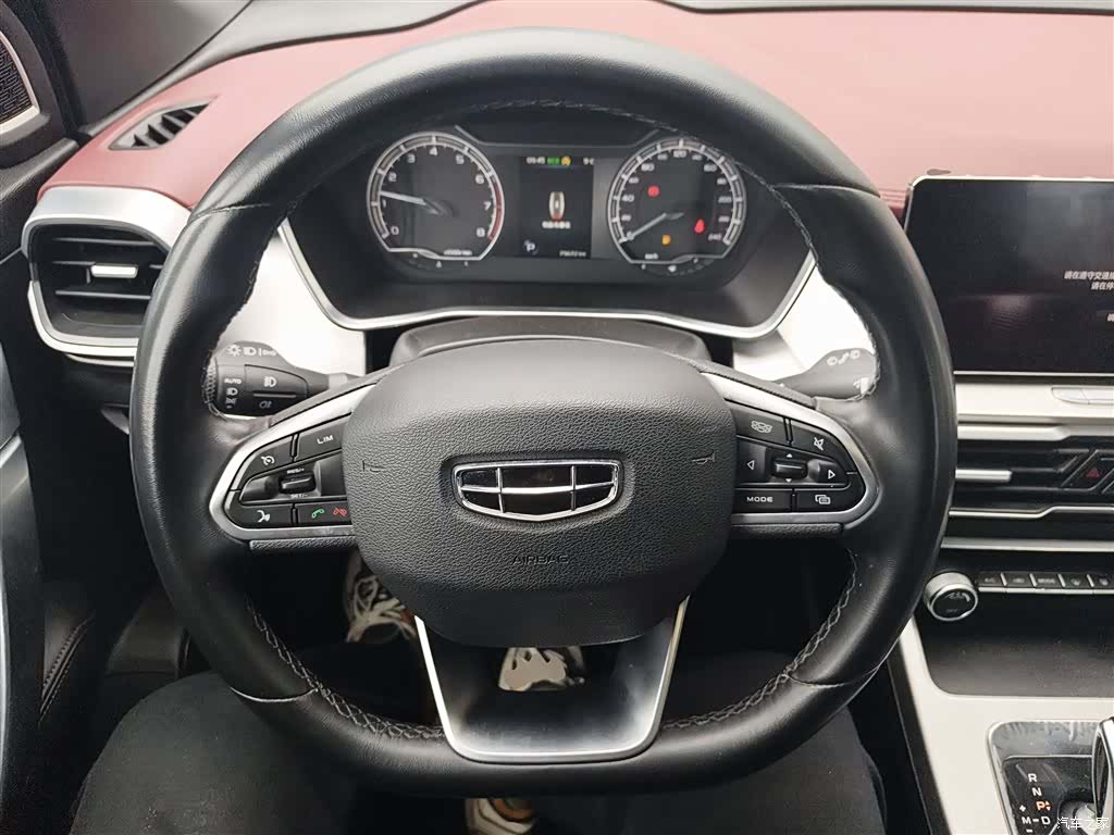 Geely Coolray, 2022 11