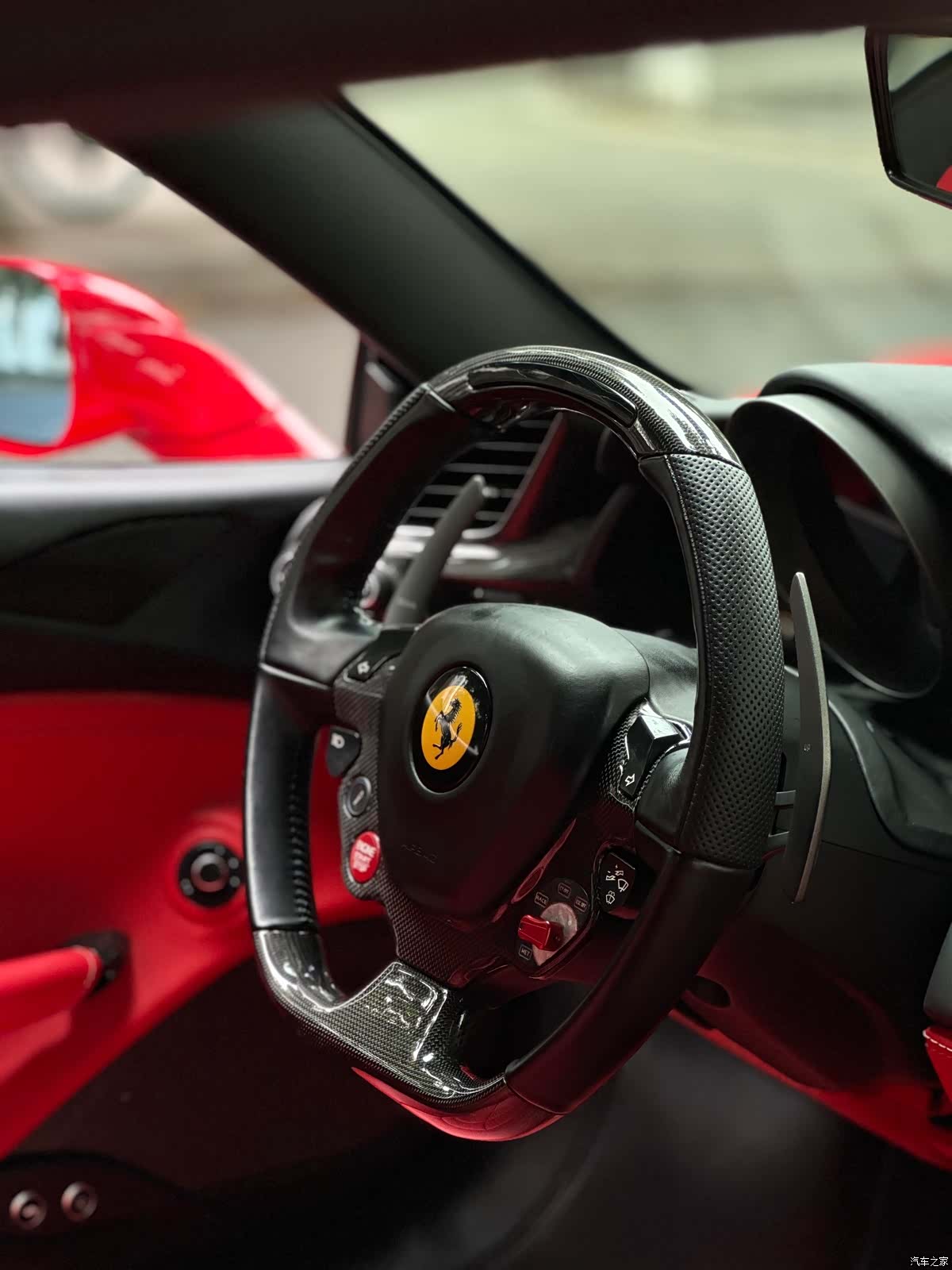 Ferrari 488, 2016 11