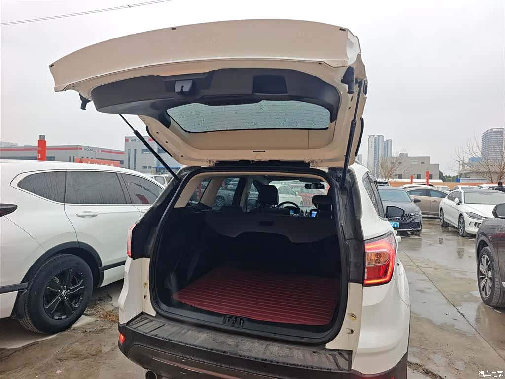 Ford Kuga, 2021 19