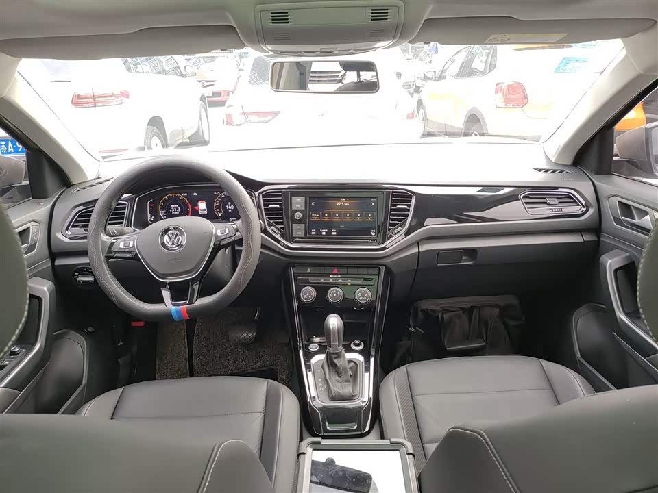 Volkswagen T-ROC exploring Songs