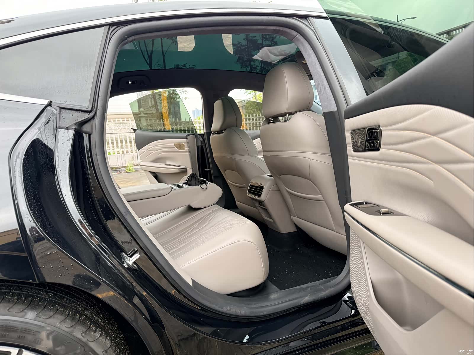 Geely 8, 2025 13