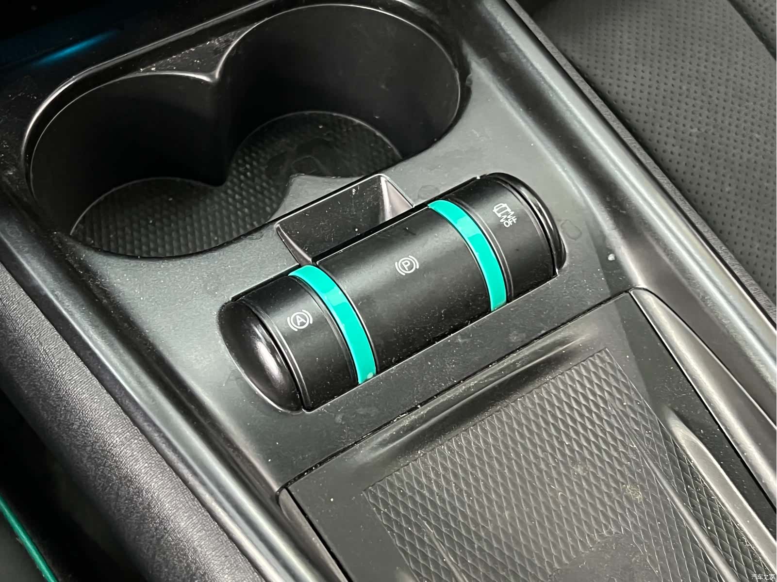 BYD Dolphin, 2024 19