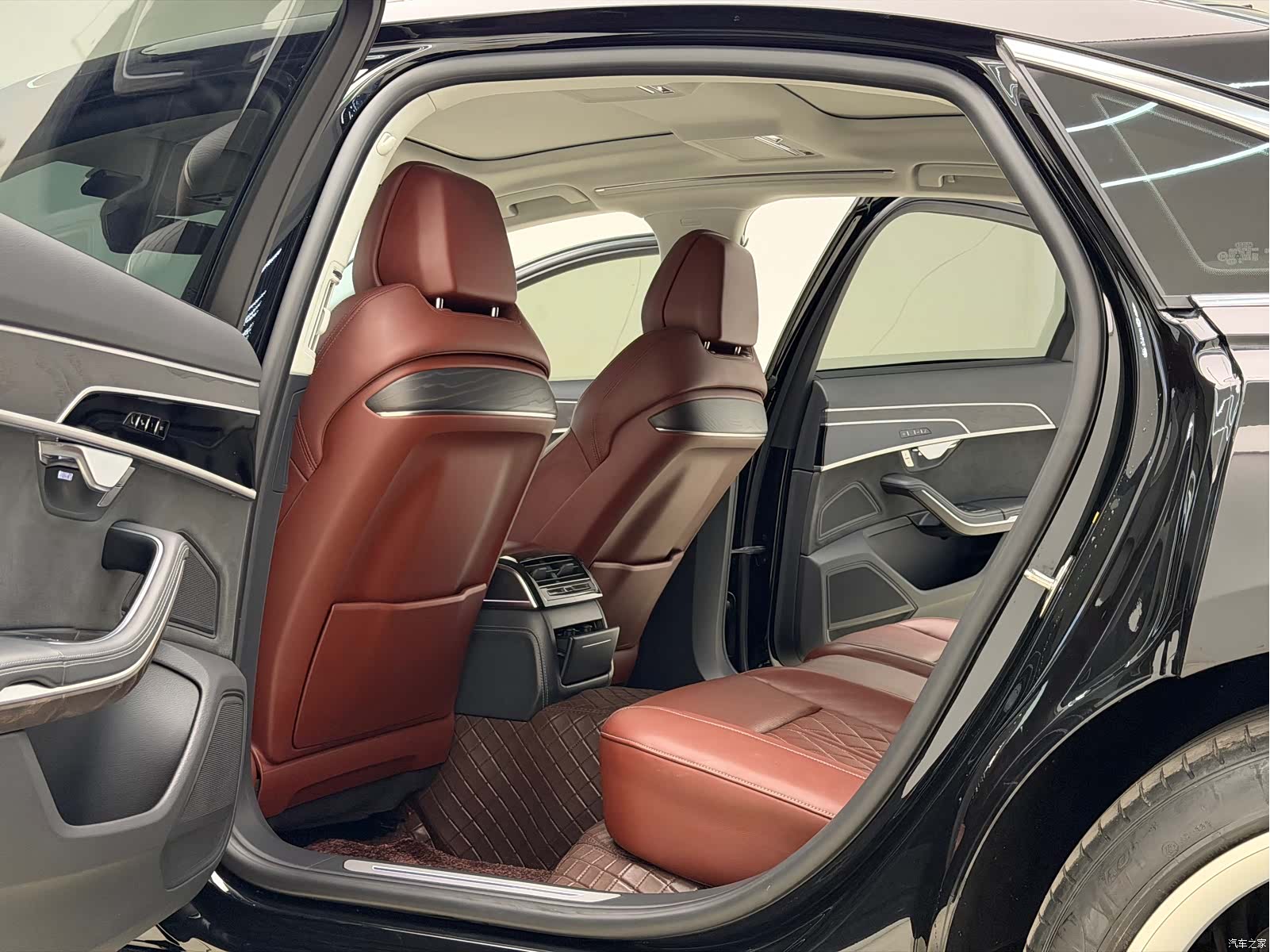 Audi A8L, 2023 11