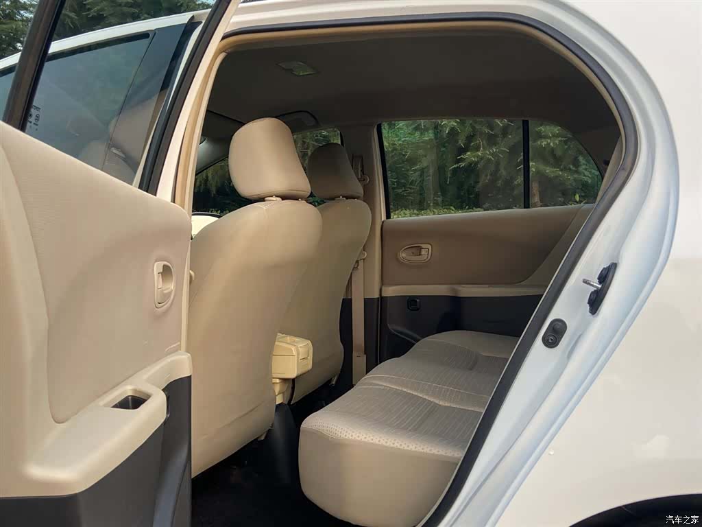 Toyota 1.6E, 2013 все фото