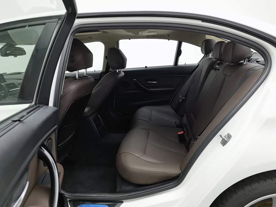 BMW 3 Series 2018, фото 15