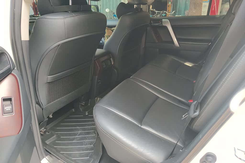 Toyota Prado, 2015 11