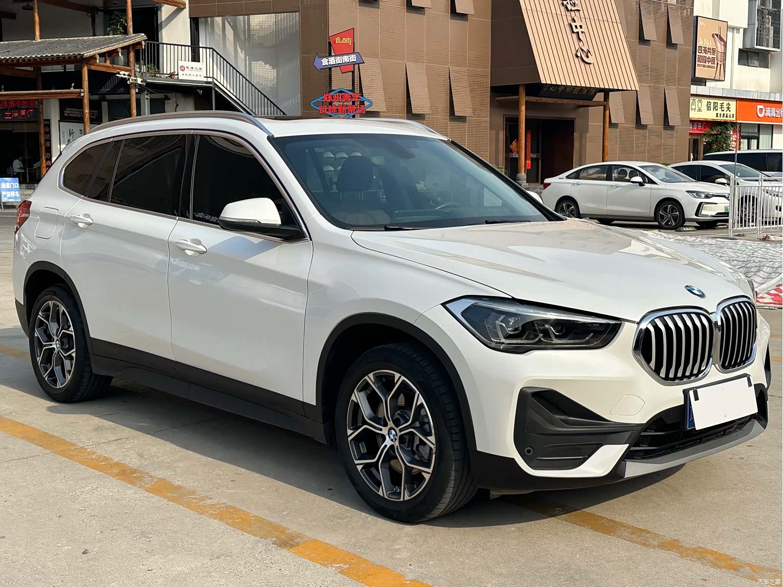 BMW X1, 2022 все фото