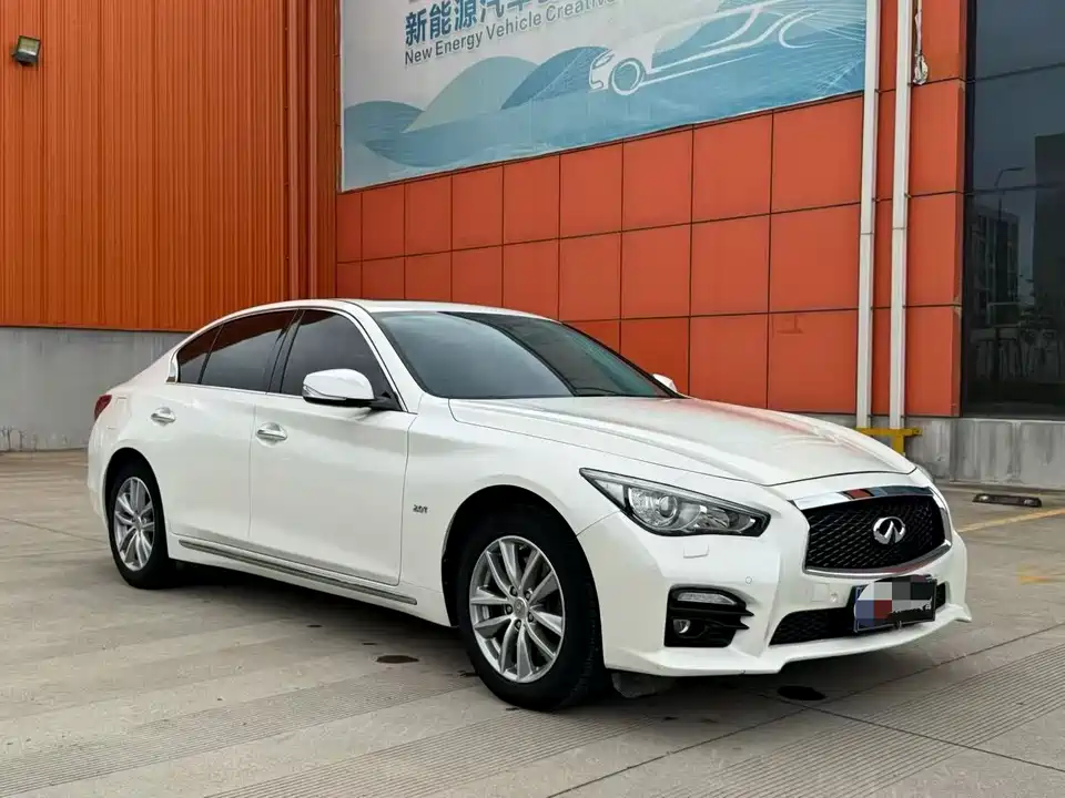 Infiniti Q50L