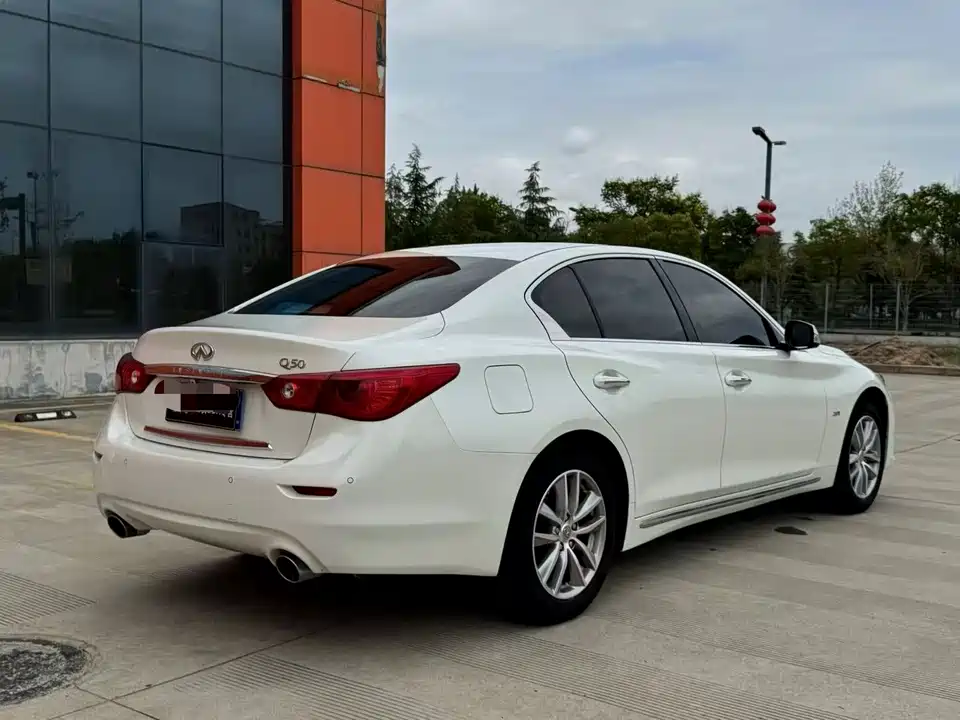 Infiniti Q50L