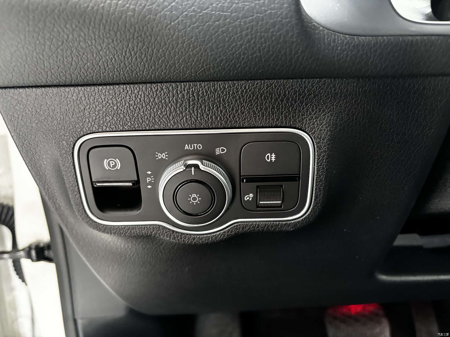 Mercedes-Benz GLB, 2025 12