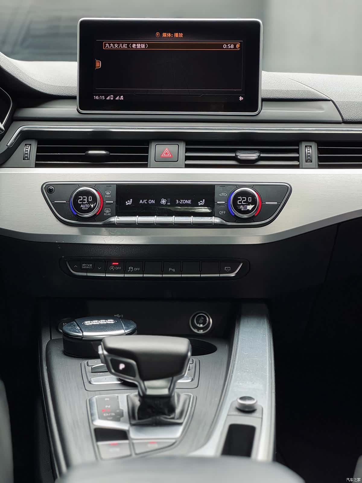 Audi A4L, 2018 все фото