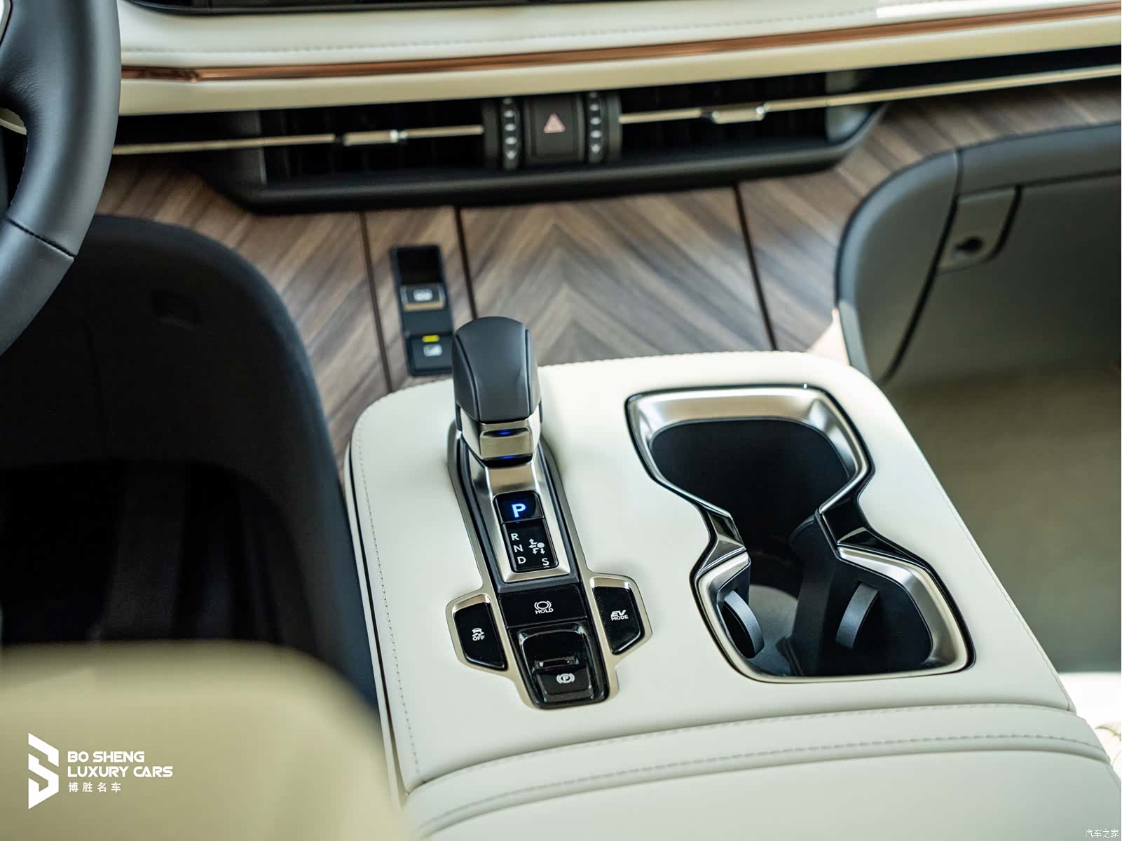 Lexus LM, 2025 29