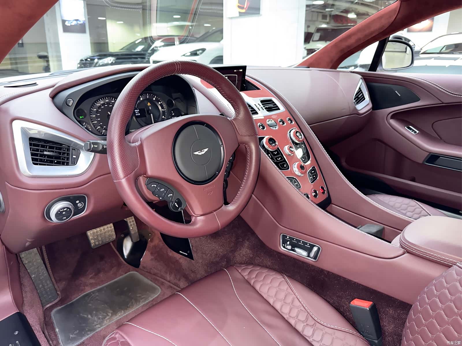 Aston Martin Vanquish, 2016 6