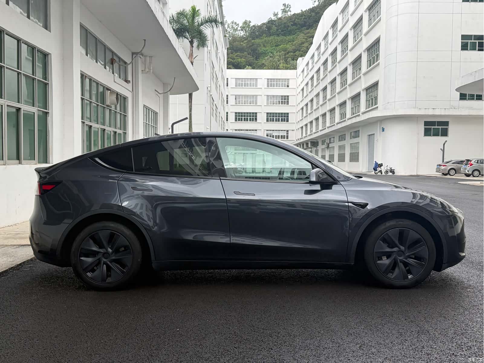 Tesla Model Y, 2024 3