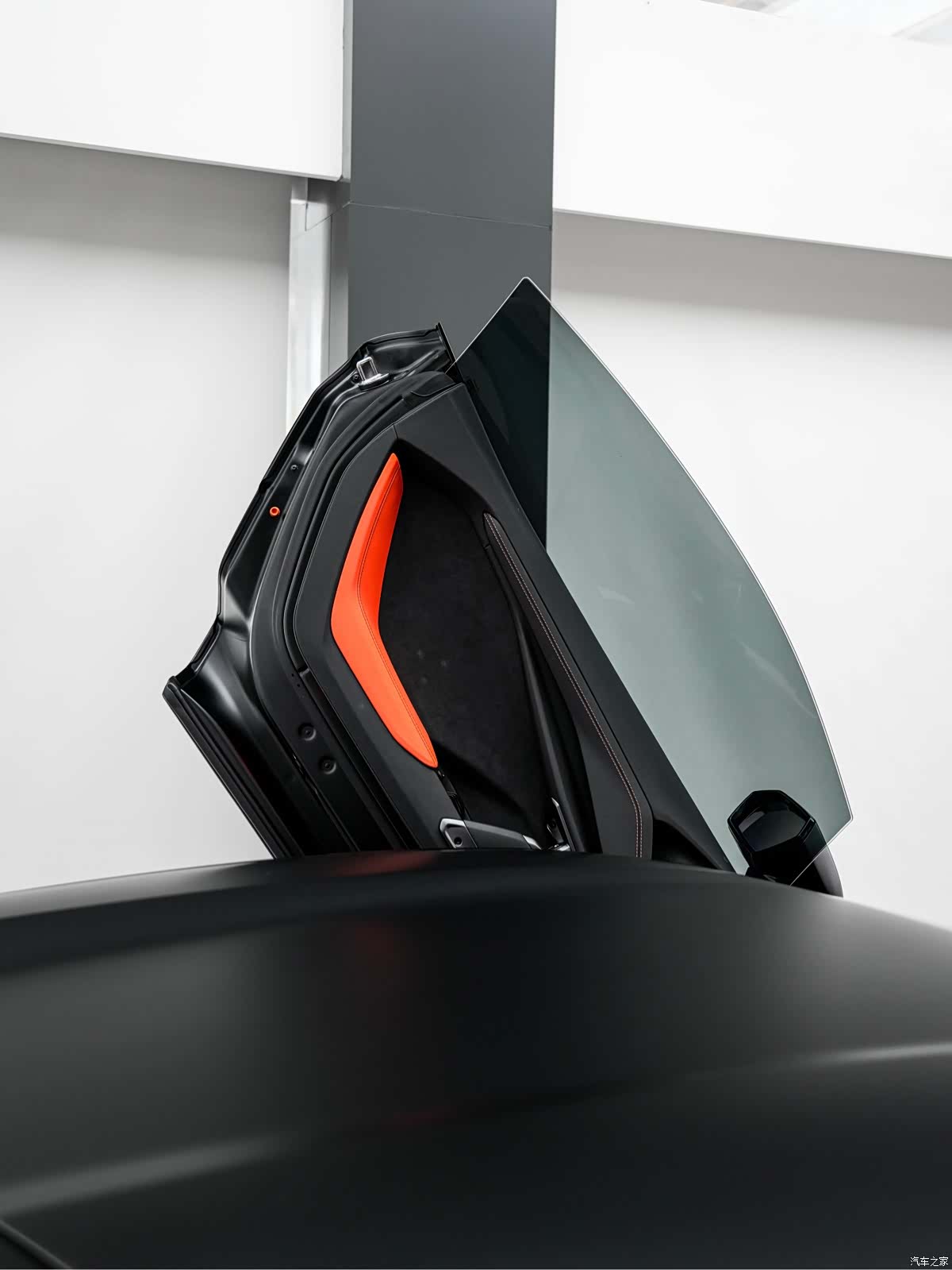 Lamborghini Revuelto, 2025 все фото