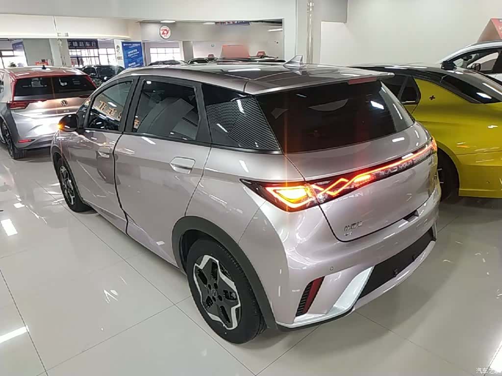 BYD Dolphin, 2022 все фото