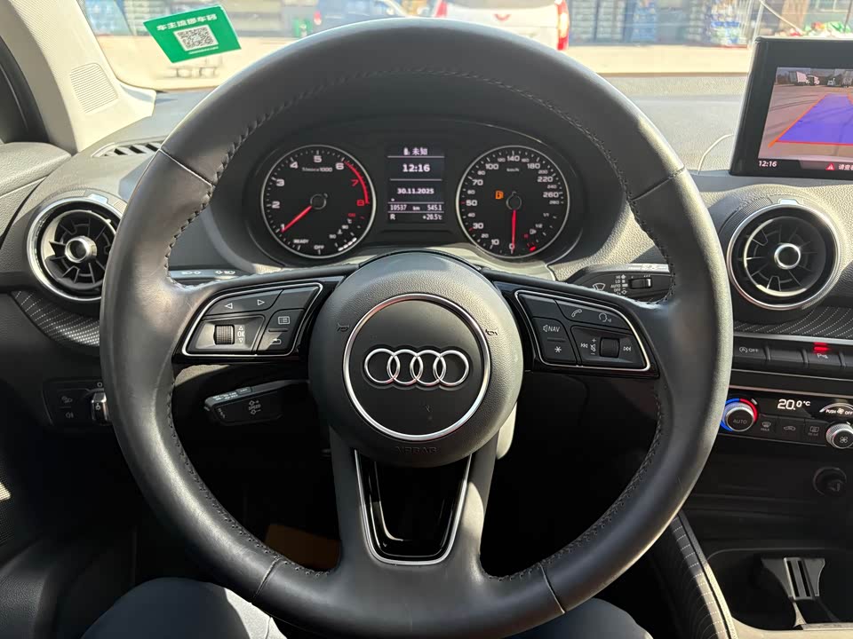 Audi Q2L