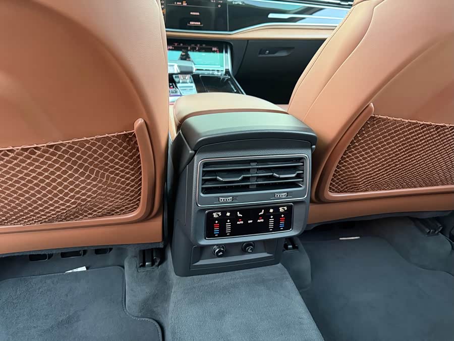 Audi Q7 2021, фото 21