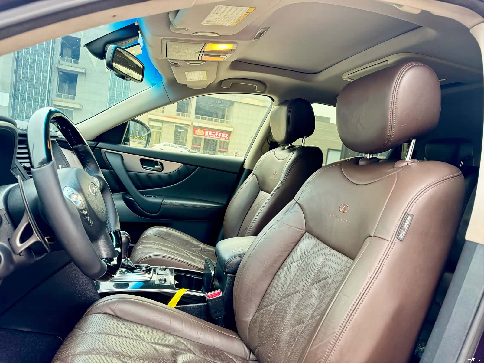 Infiniti FX35, 2011 11