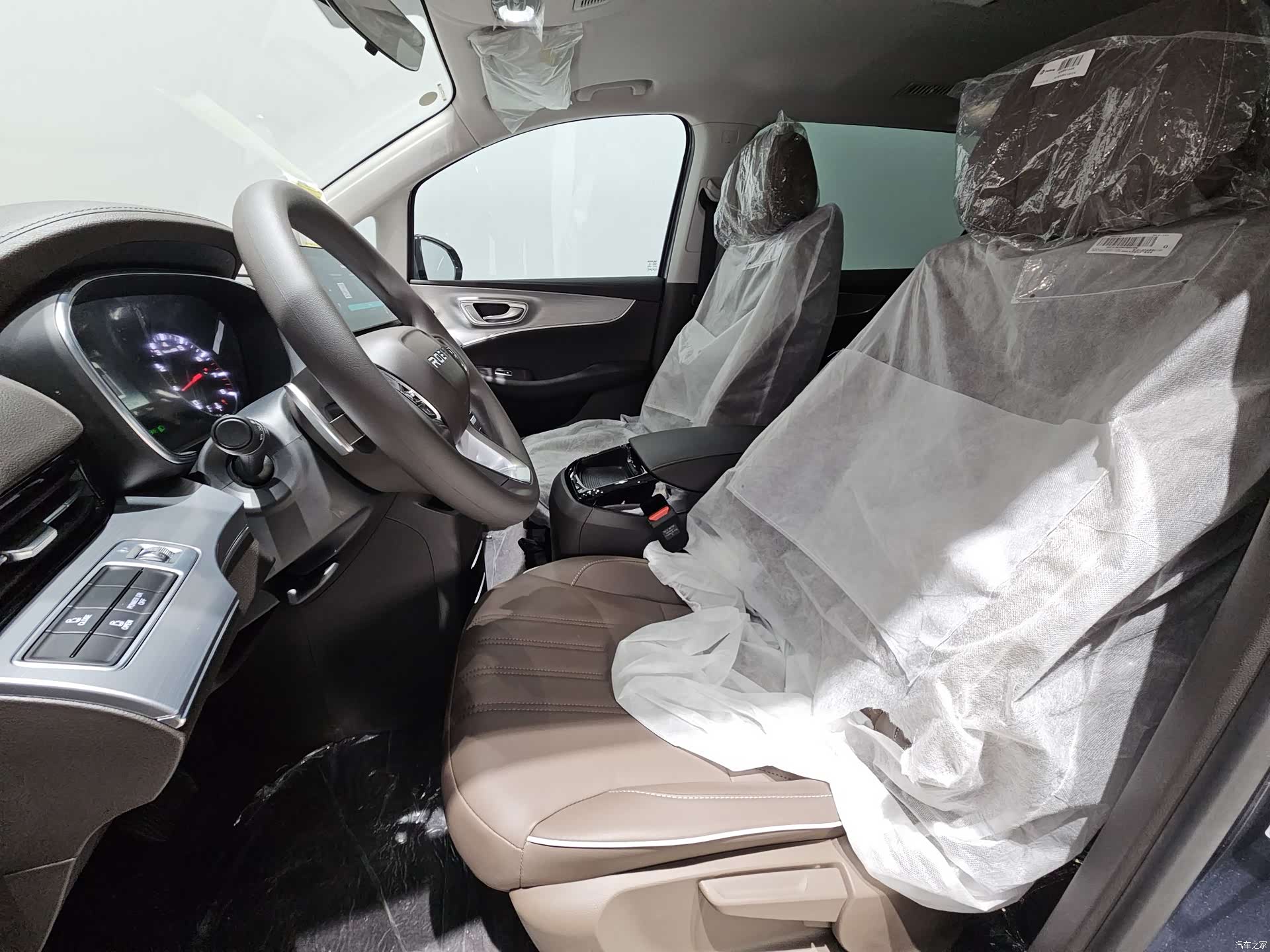 Roewe iMAX8, 1900 17