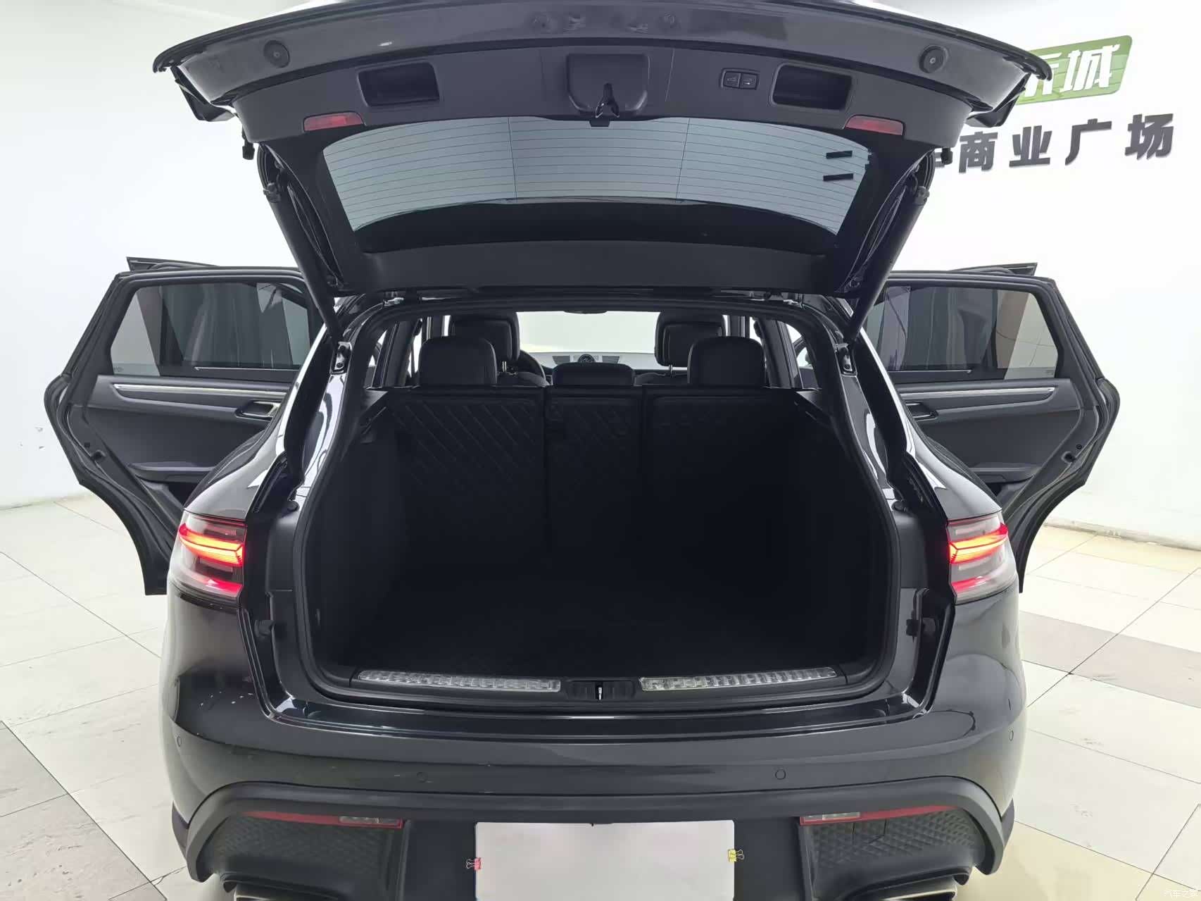 Porsche Macan, 2023 10