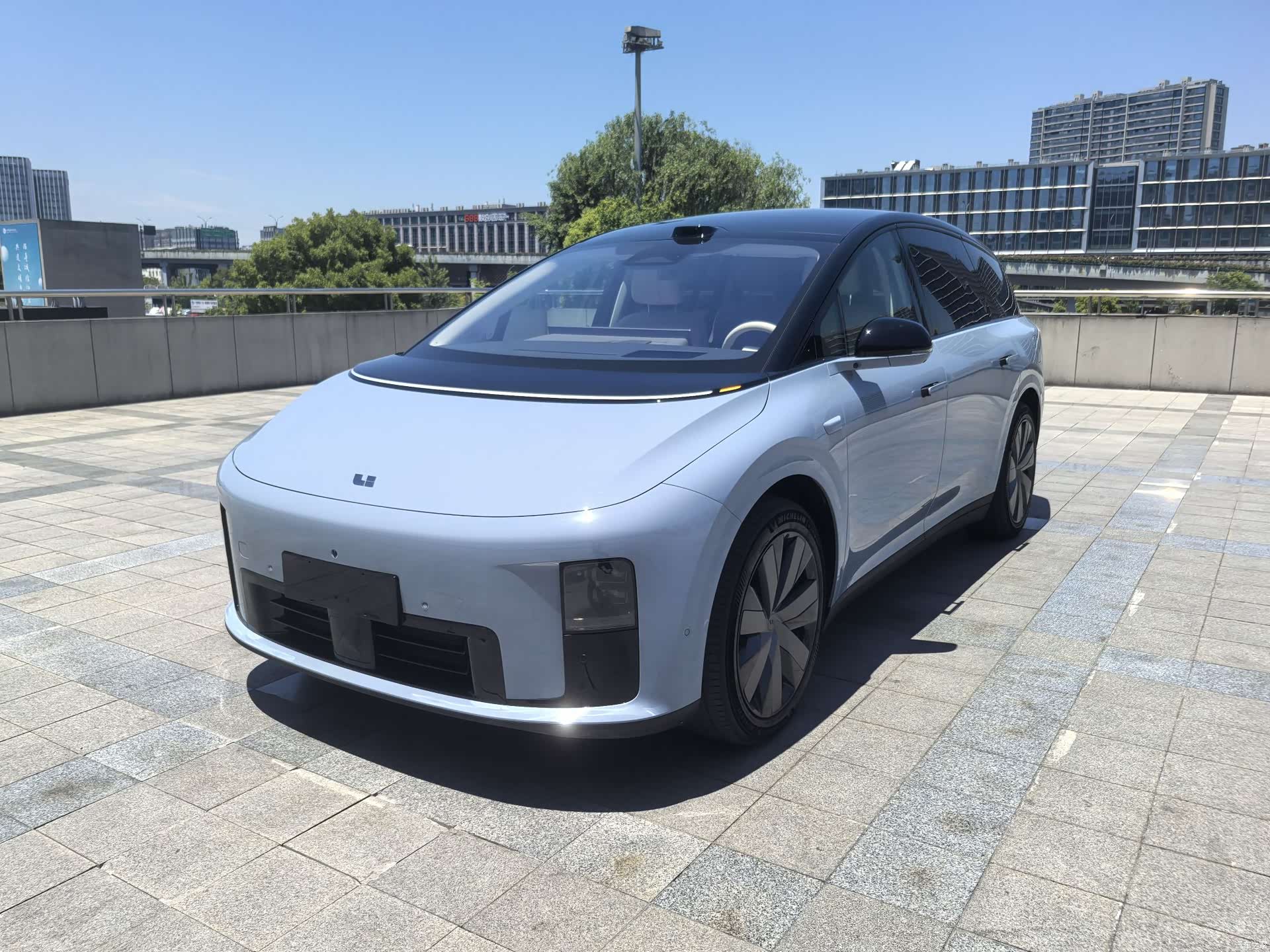 Li Auto i8, 2025 4