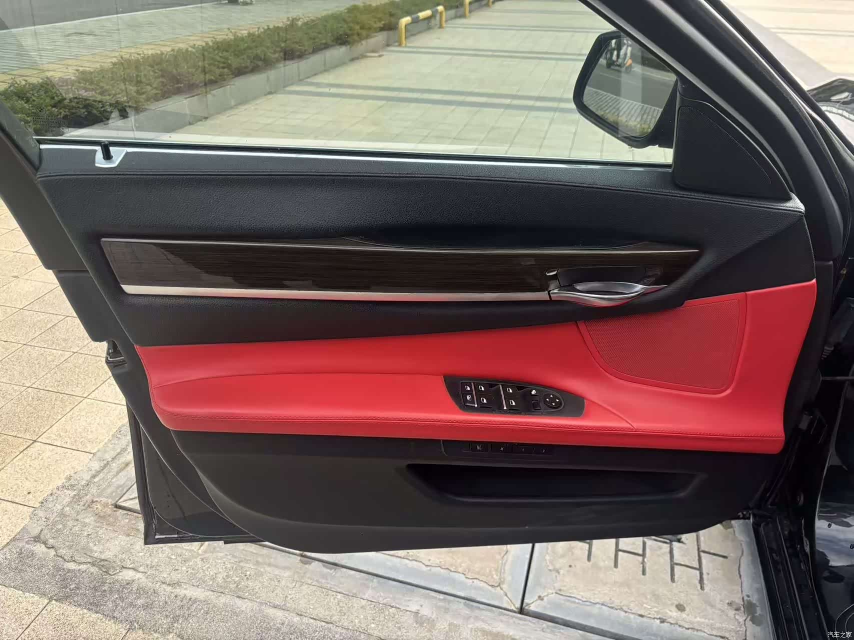 BMW 7 Series, 2011 11