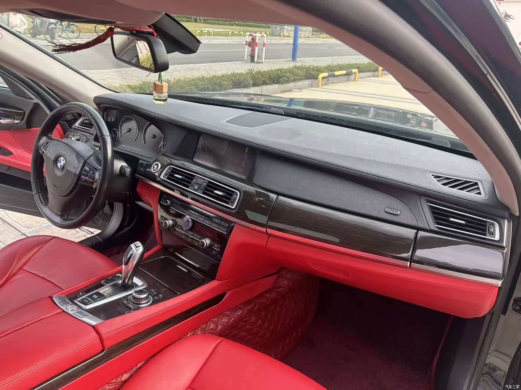 BMW 7 Series, 2011 23