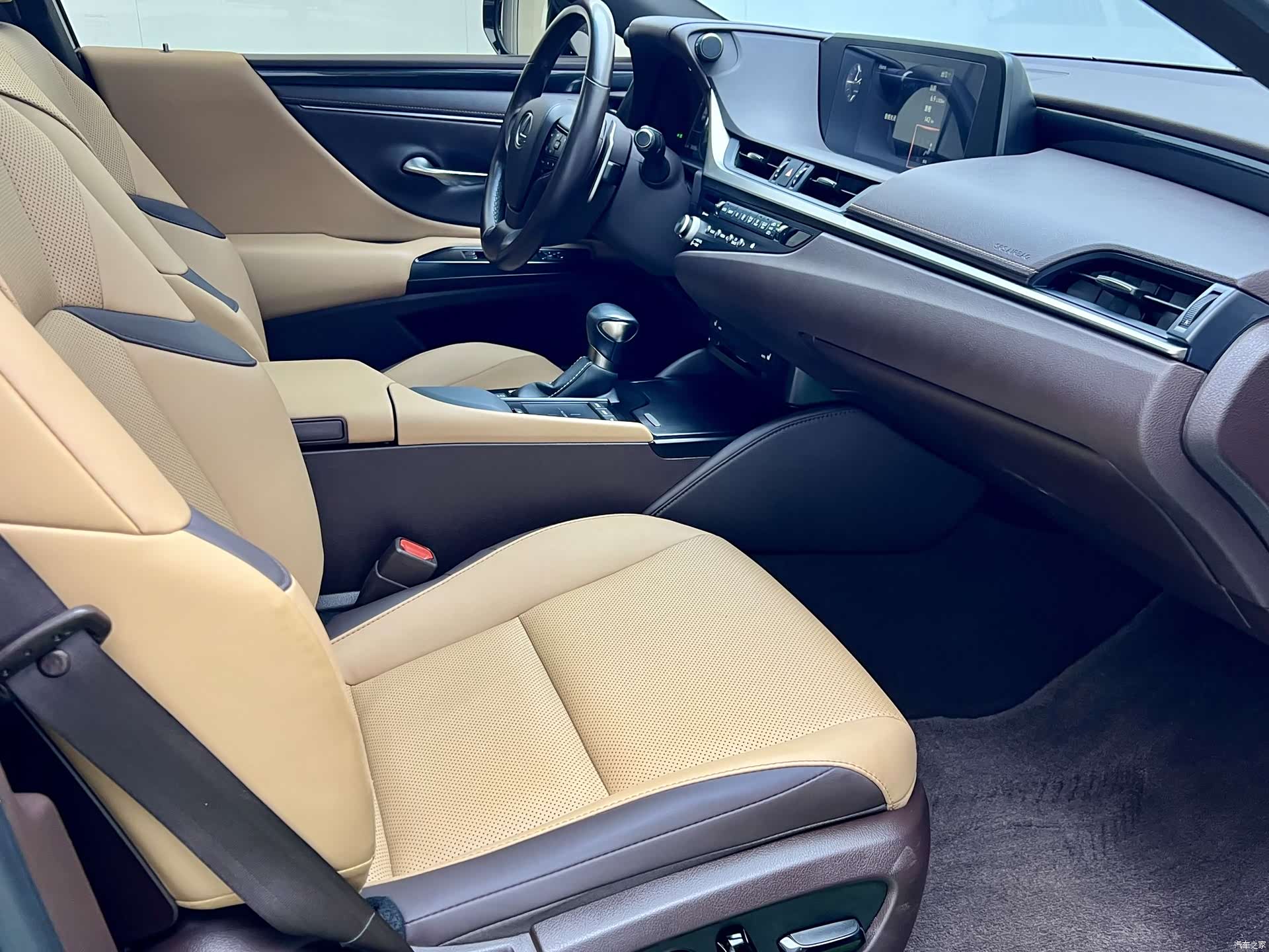 Lexus ES, 2021 14