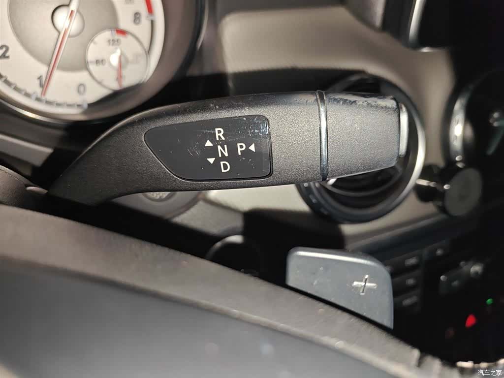 Mercedes-Benz GLA, 2015 10