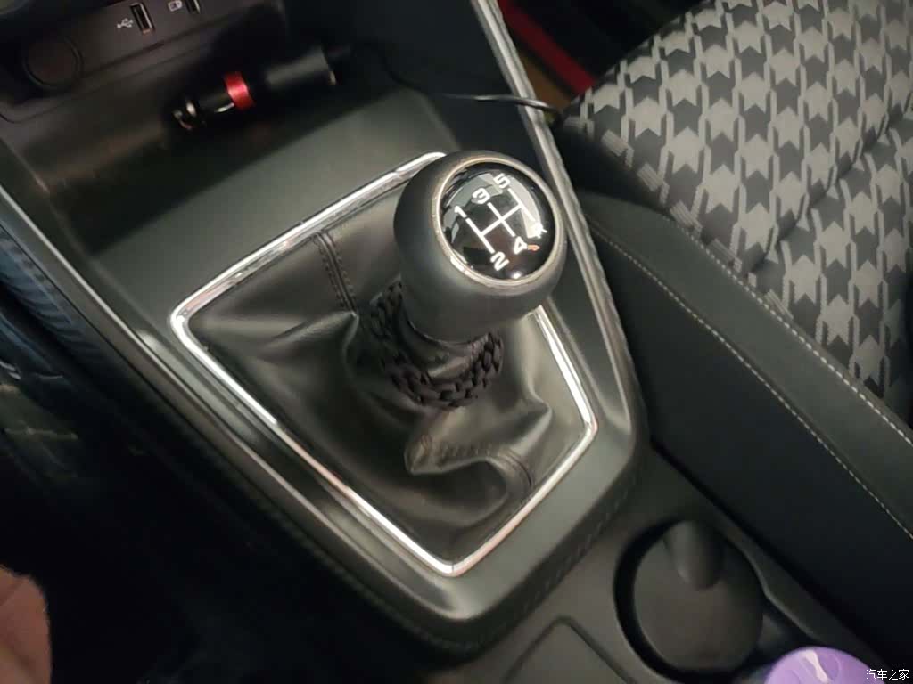 MG ZS, 2018 14