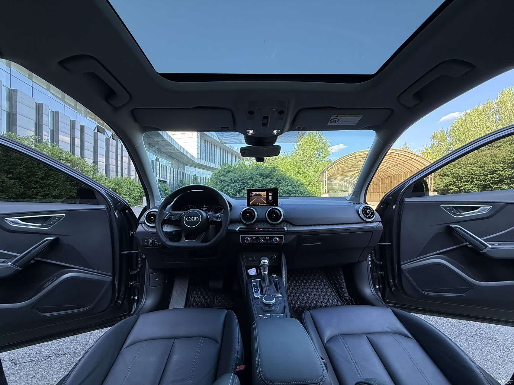 Audi Q2L, 2023 10
