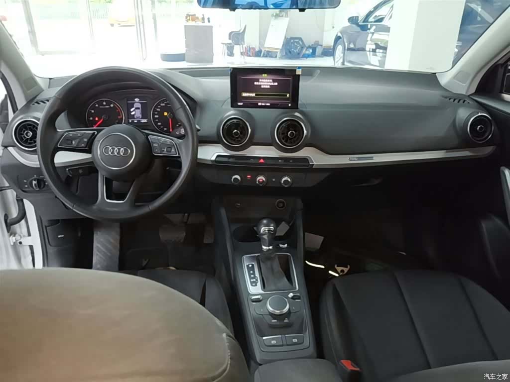 Audi Q2L, 2021 10