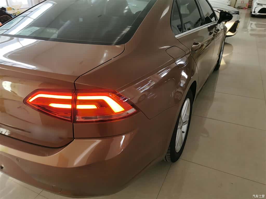 Volkswagen Lamando, 2015 24